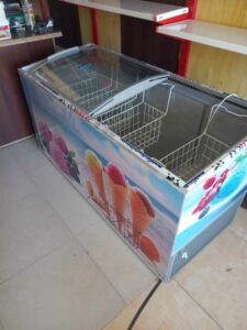 فریزر صندوقی 400 و 500 لیتری درب شیشه ای فروشگاهی در فروشگاه آرسین تجهیز لامرد